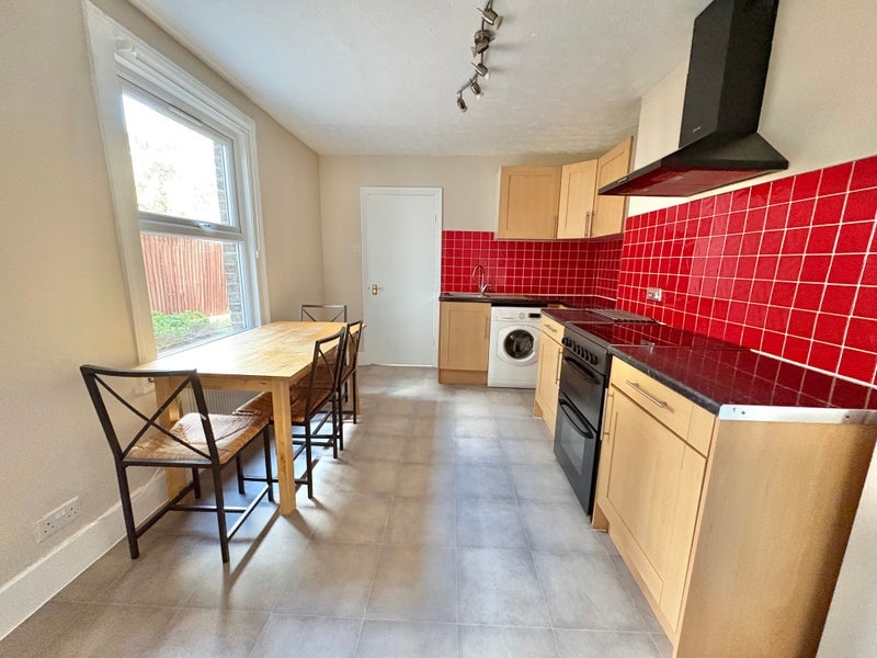 Flat Brownhill Road in Greater London