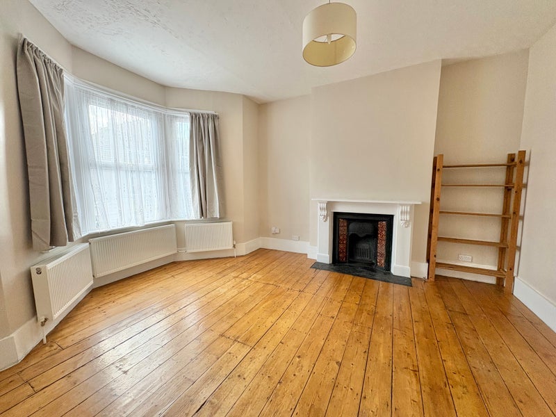 Flat Brownhill Road in Greater London