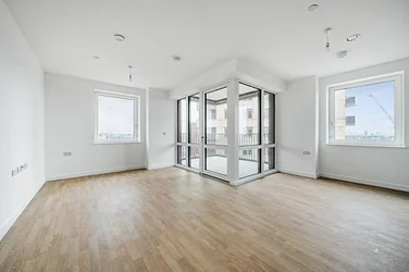 Flat Gascoigne Road in Greater London