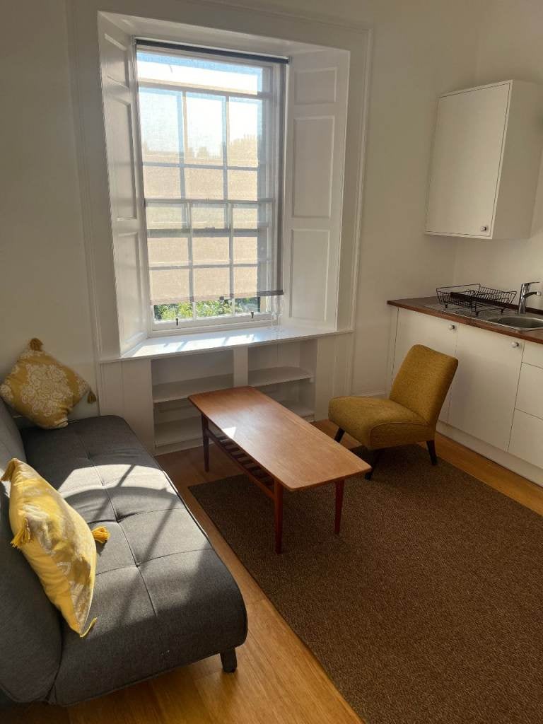 Flat Rankeillor Street in City of Edinburgh