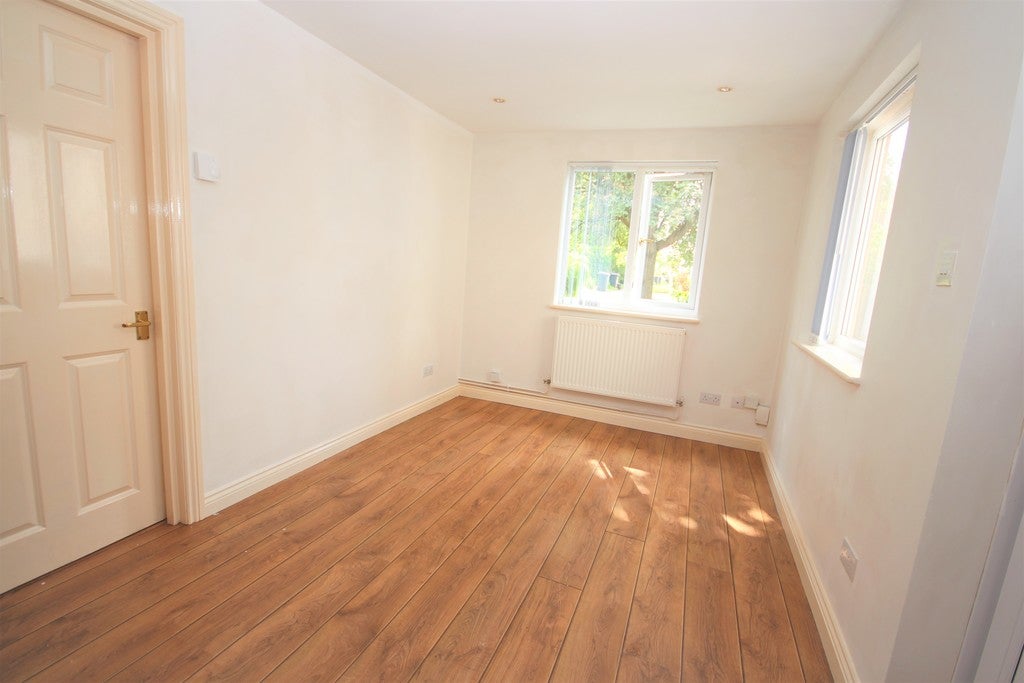 Flat Holdenhurst Road in Bournemouth