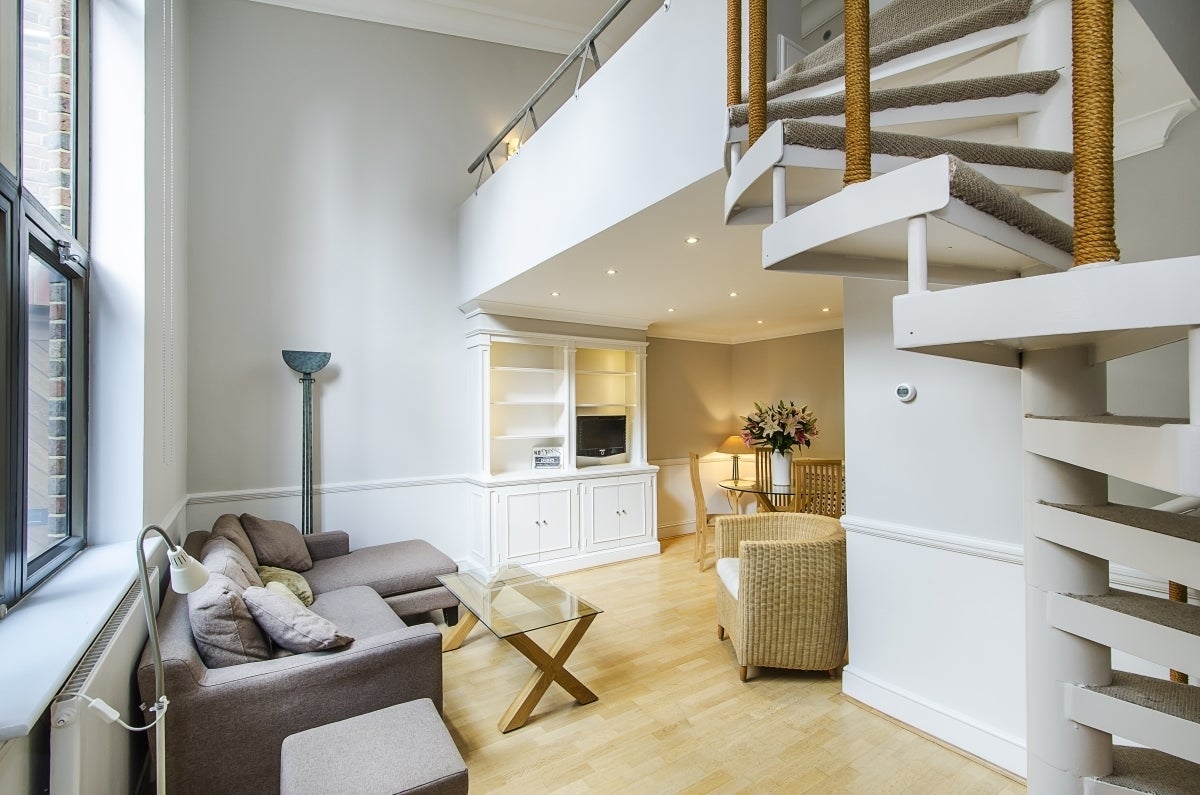 Flat Whittaker Street in Greater London