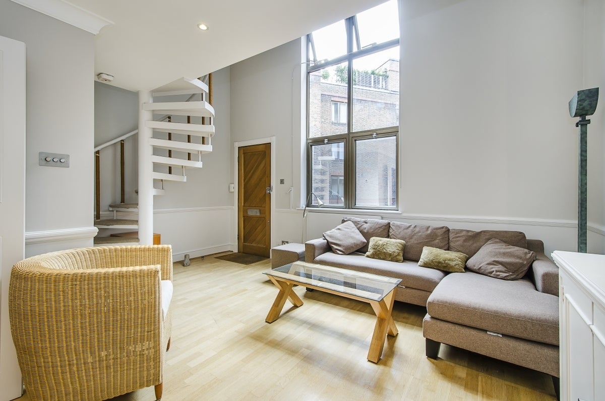 Flat Whittaker Street in Greater London