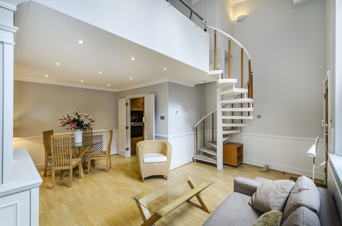 Flat Whittaker Street in Greater London