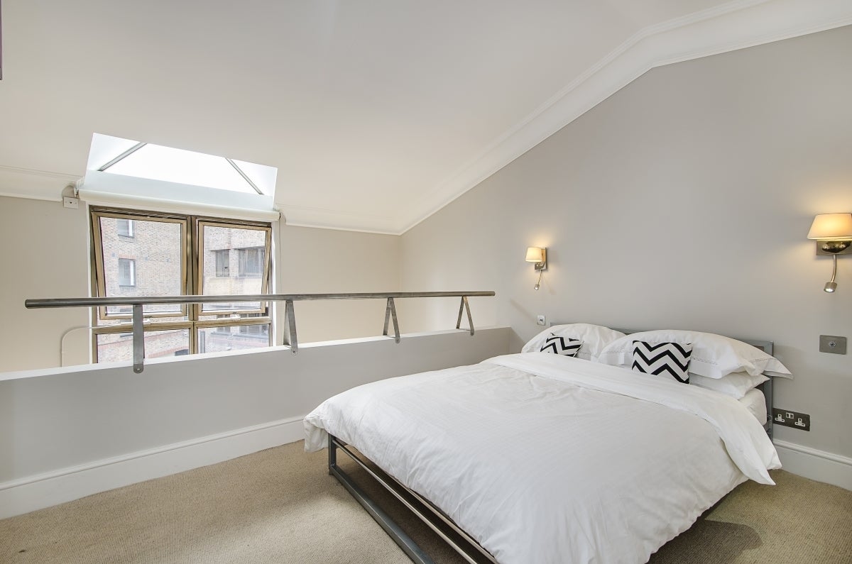 Flat Whittaker Street in Greater London