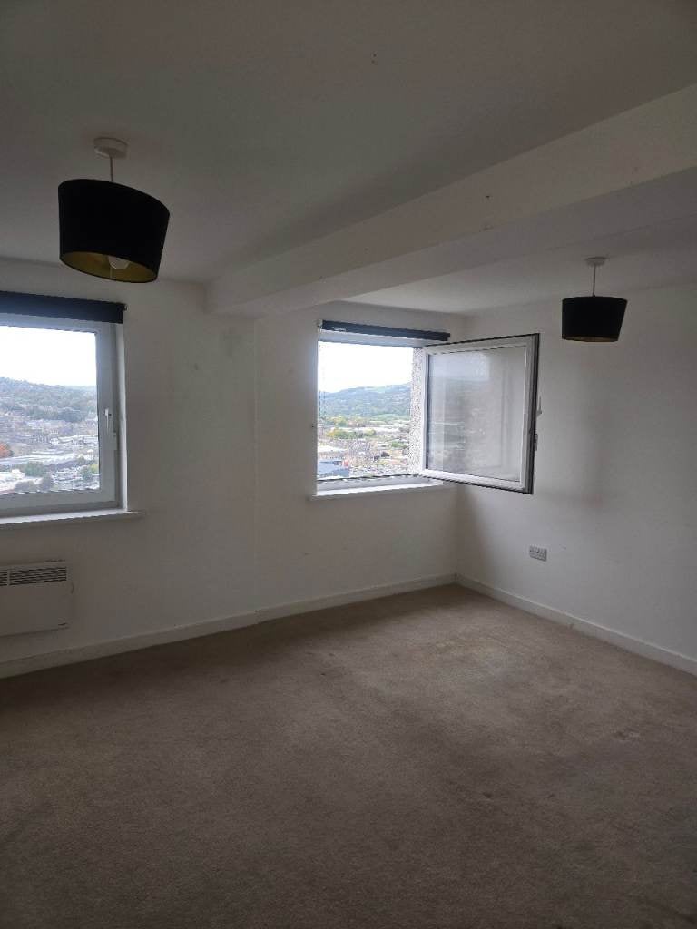 Flat Parkwood Rise in Bradford