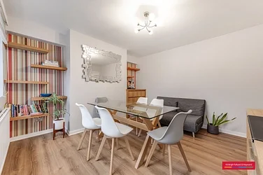 Flat Wood Lane in Greater London