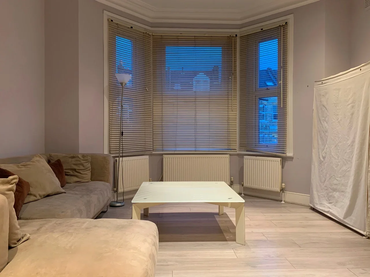 Flat Gleneagle Road in Greater London