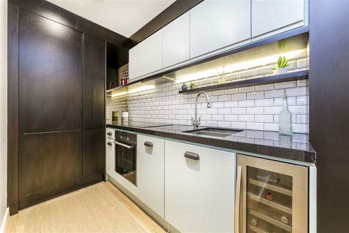 Flat Cobblestone Square in Greater London