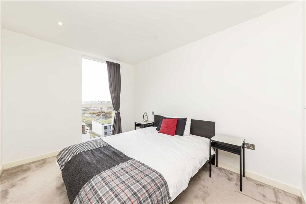 Flat Cobblestone Square in Greater London