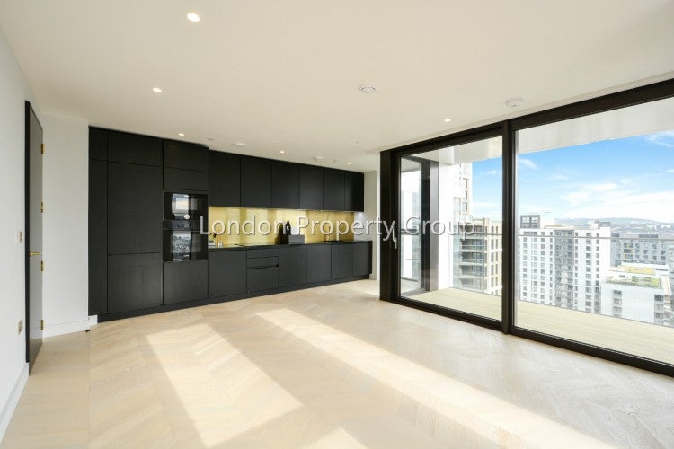 Flat Chandlers Avenue in Greater London