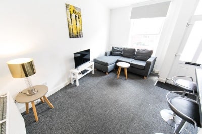 Room Cardigan Road in Leeds