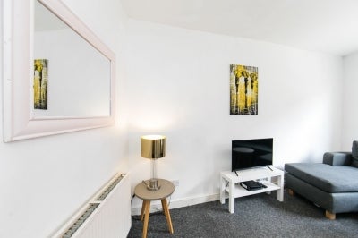 Room Cardigan Road in Leeds