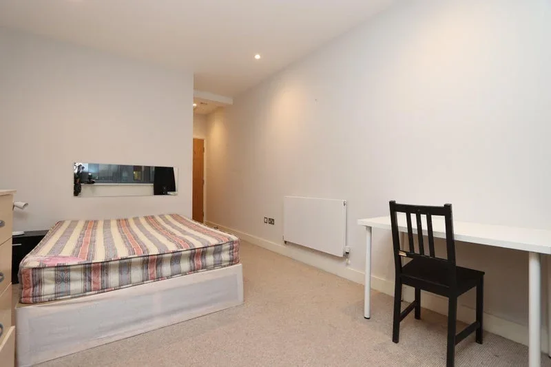 Room Holloway Road in Greater London