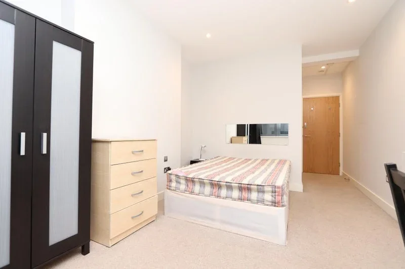 Room Holloway Road in Greater London