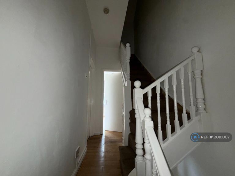 House Elm Grove in Greater London