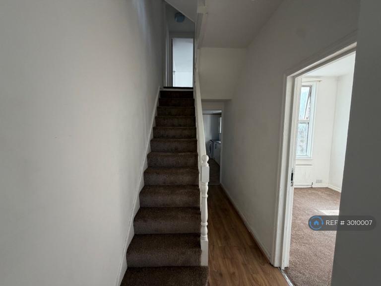 House Elm Grove in Greater London