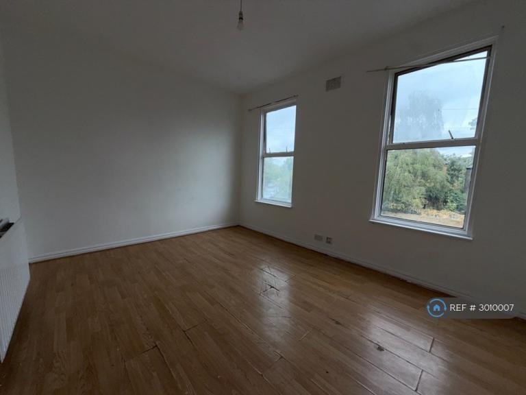 House Elm Grove in Greater London