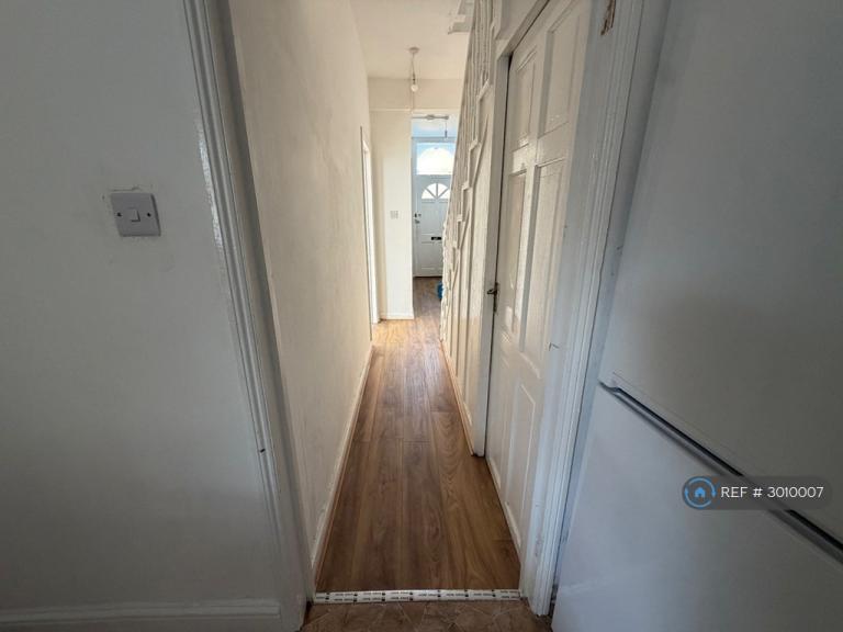 House Elm Grove in Greater London