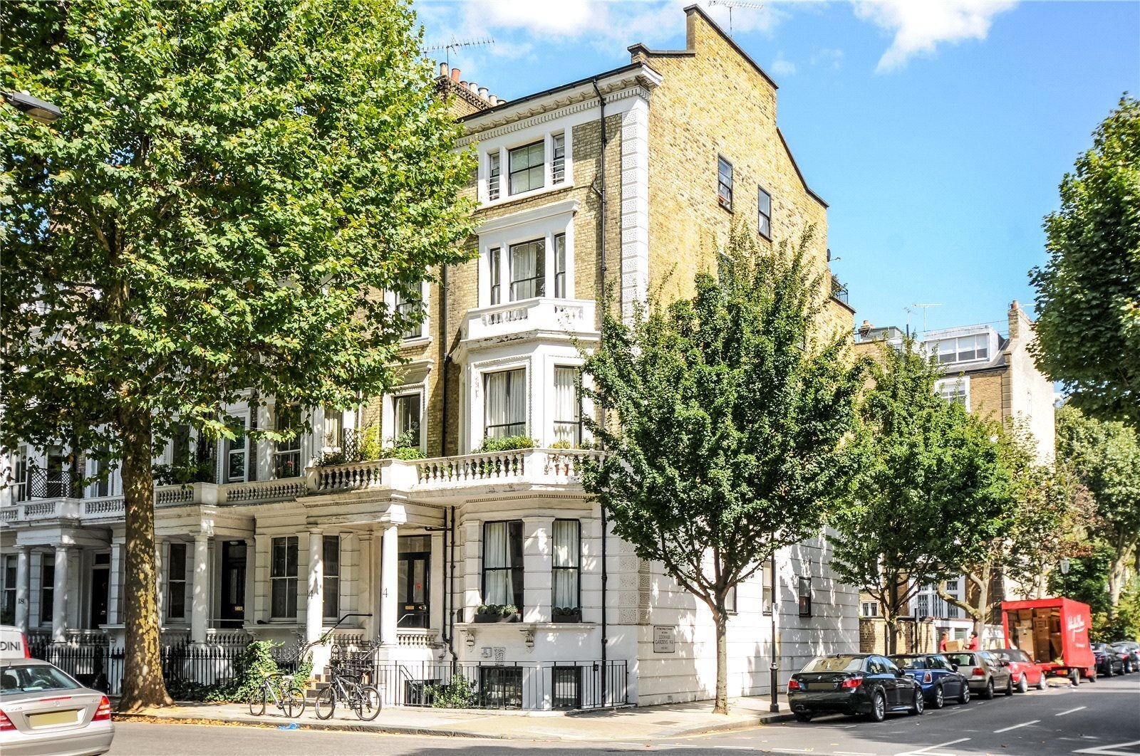 Flat Marloes Road in Greater London