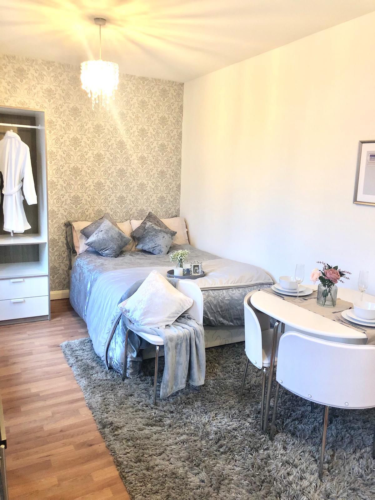 Flat Gladesmore Road in Greater London