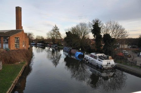 Flat Atlip Road in Greater London