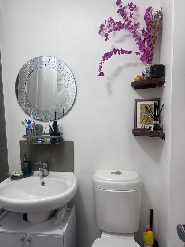 Room Burma Road in Greater London