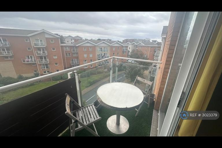 Flat Chandlery Way in Cardiff