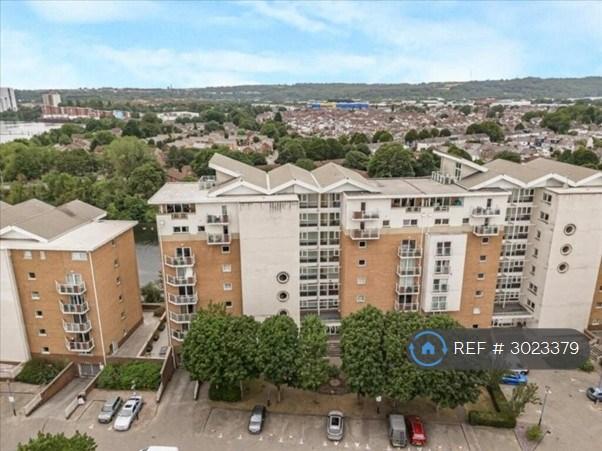 Flat Chandlery Way in Cardiff