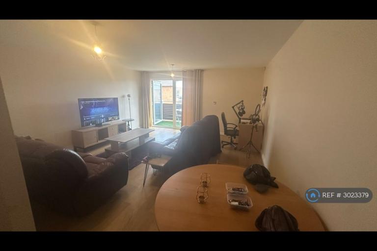 Flat Chandlery Way in Cardiff