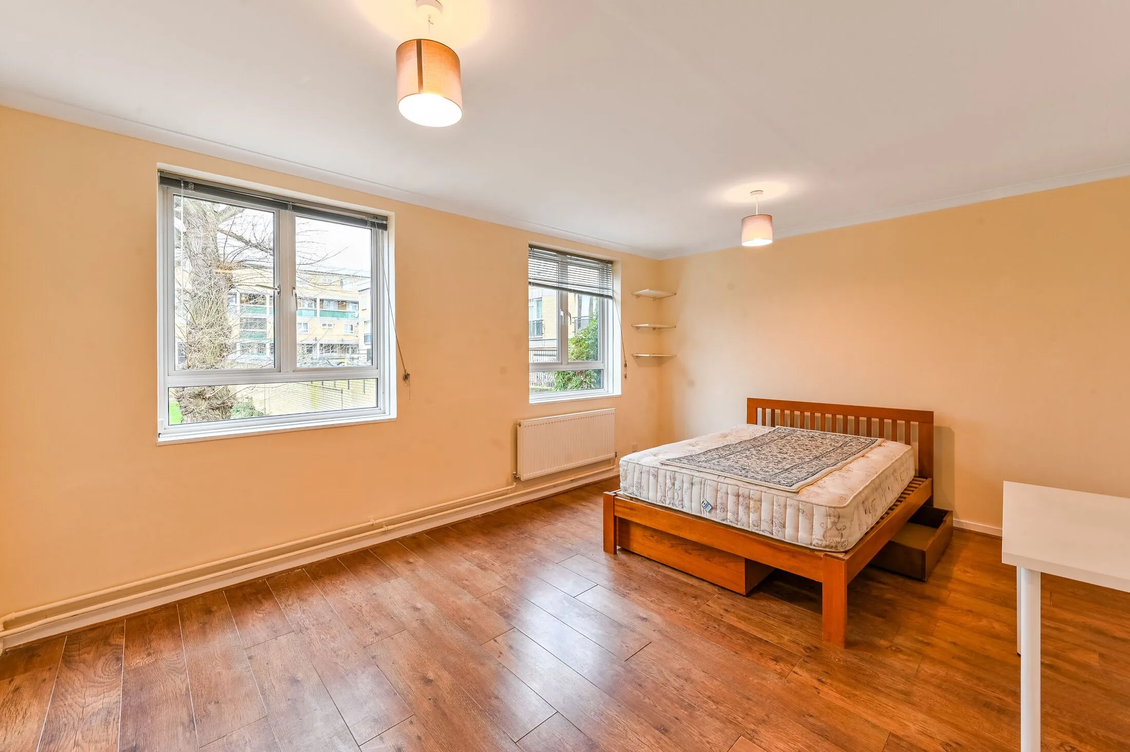 Flat Plender Street in Greater London