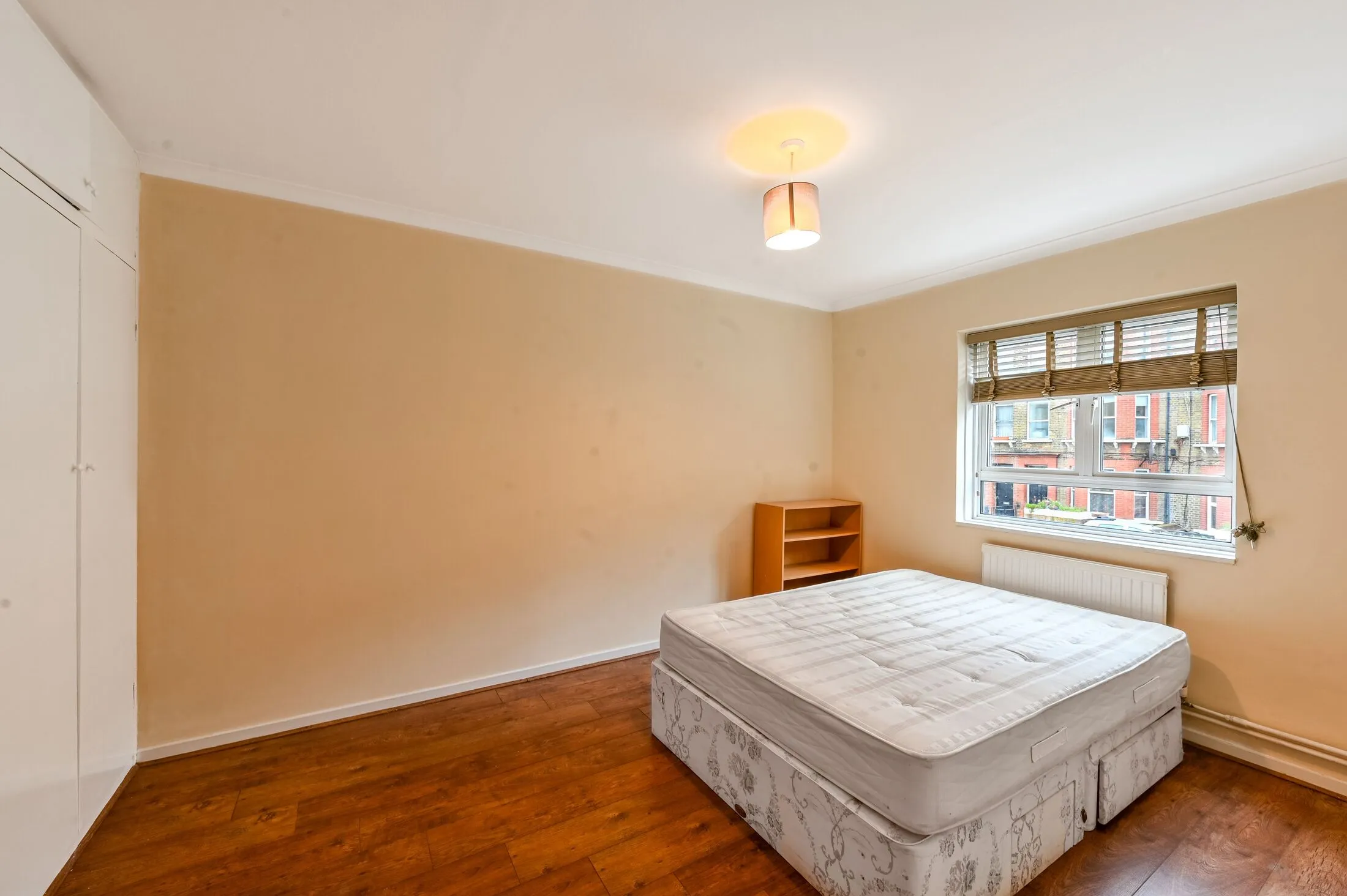 Flat Plender Street in Greater London