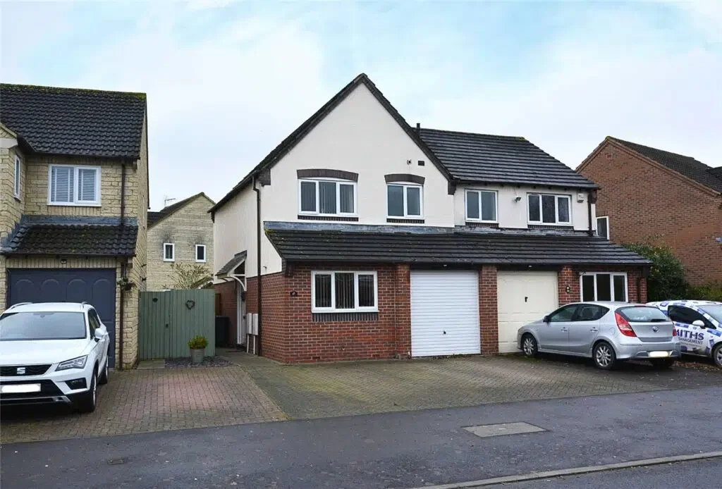 House Teal Close in Gloucester