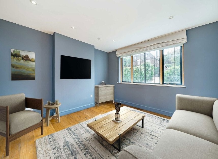 House Pine Grove in Greater London