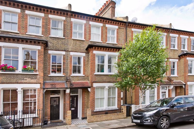 Flat Durand Gardens in Greater London