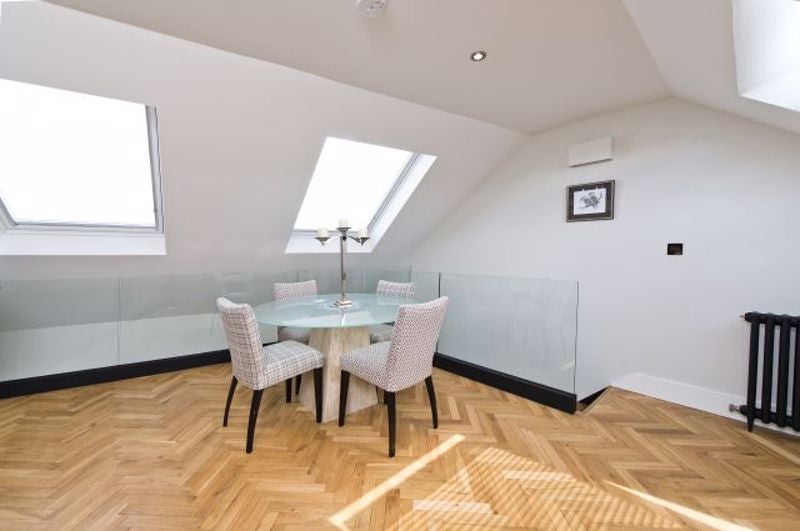 Flat Durand Gardens in Greater London