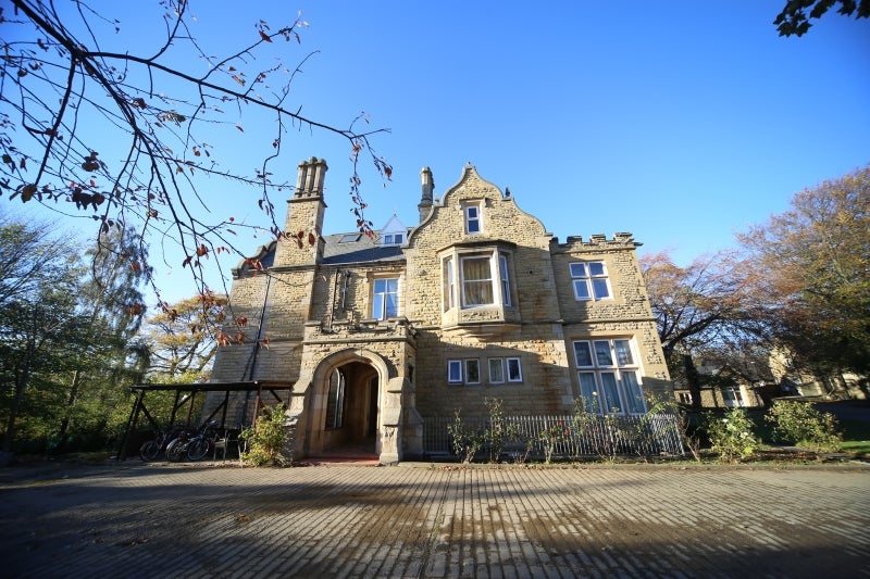 Flat Headingley Lane in Leeds