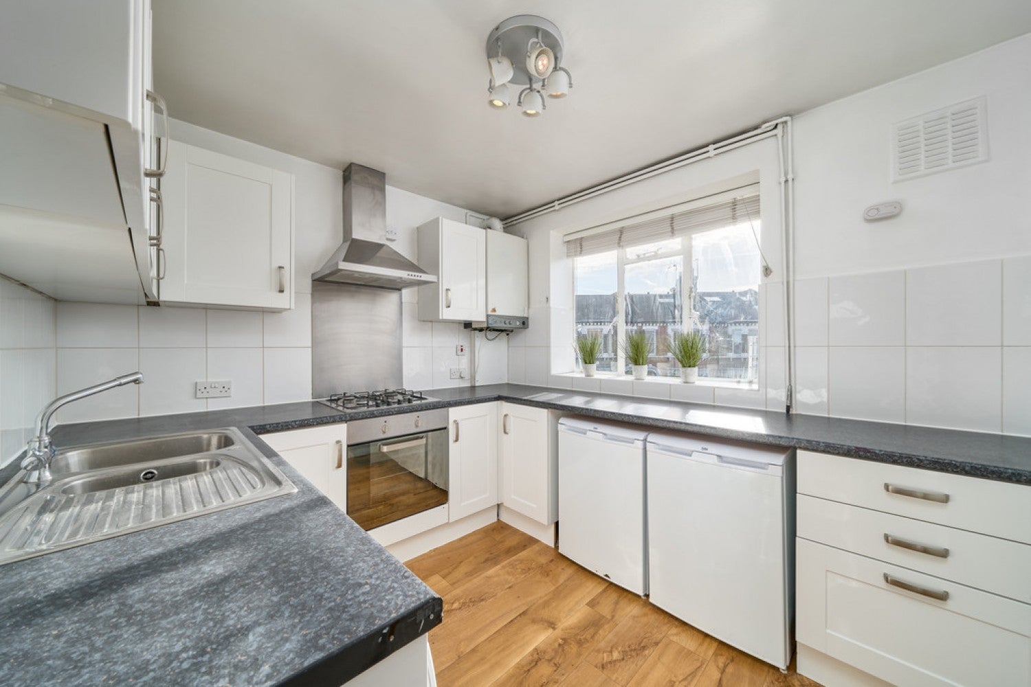 Flat Lavender Hill in Greater London