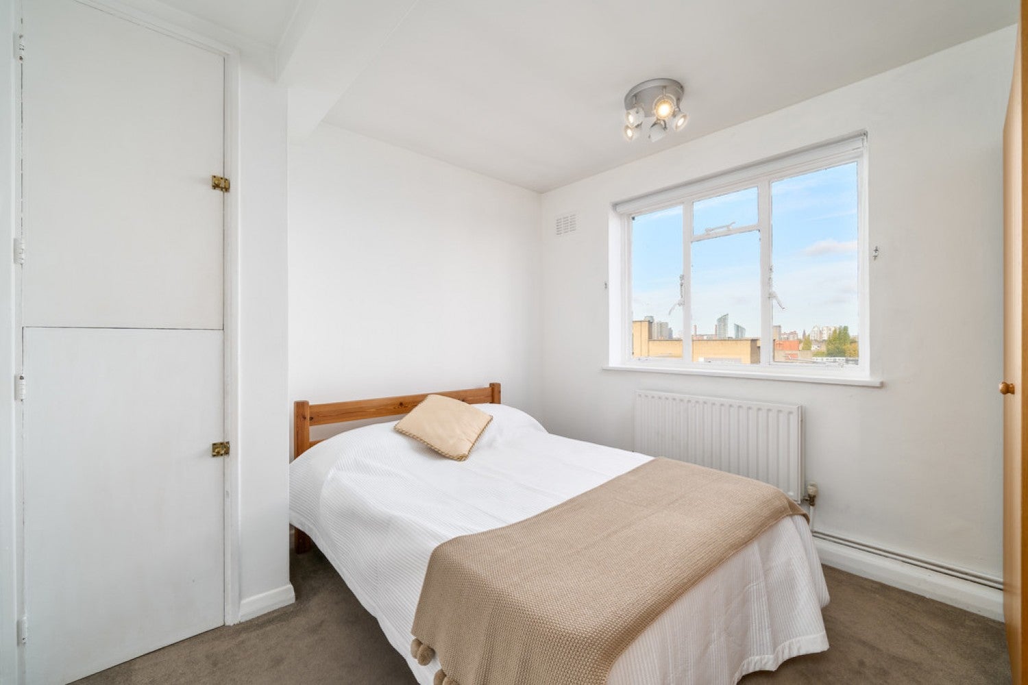 Flat Lavender Hill in Greater London