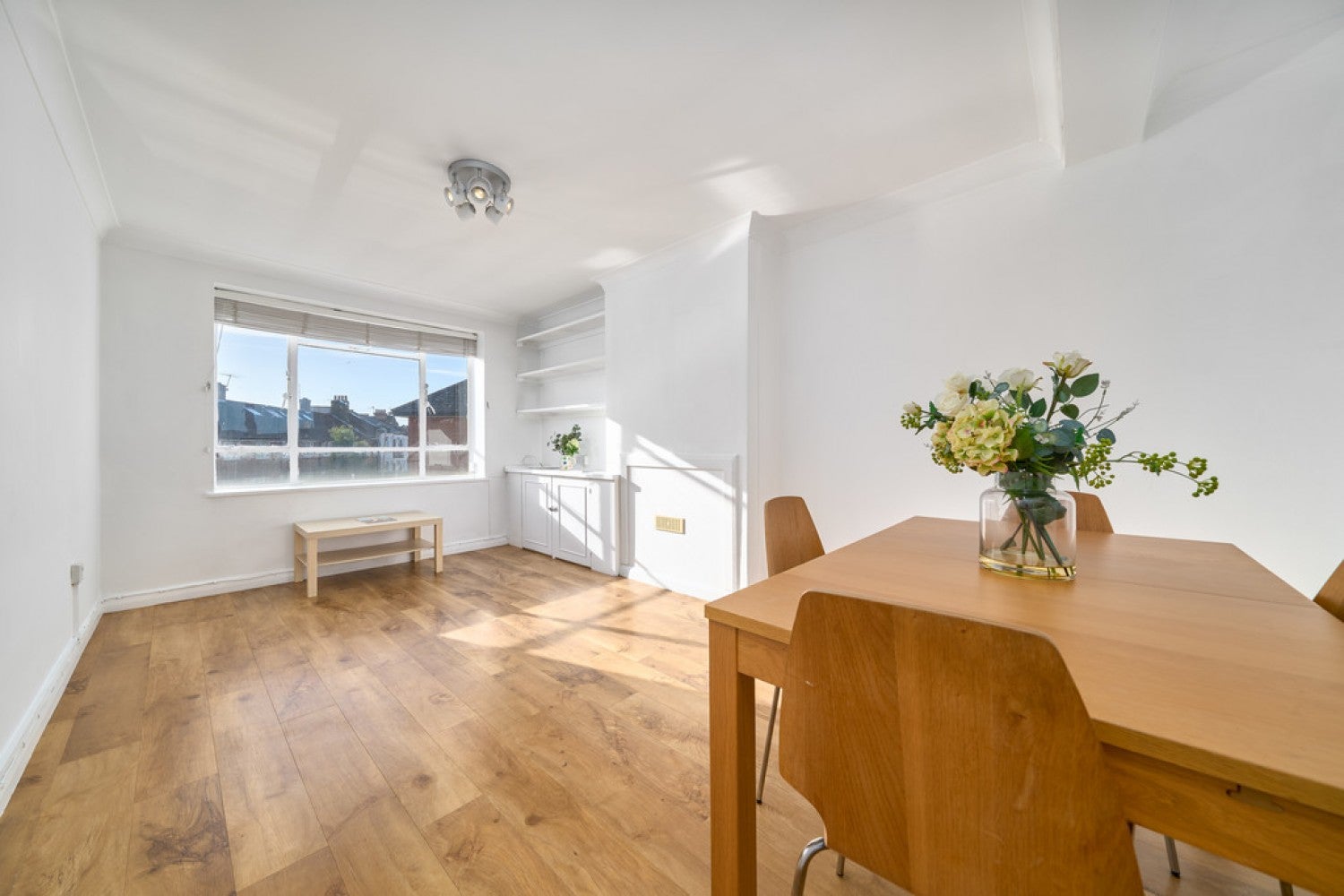 Flat Lavender Hill in Greater London