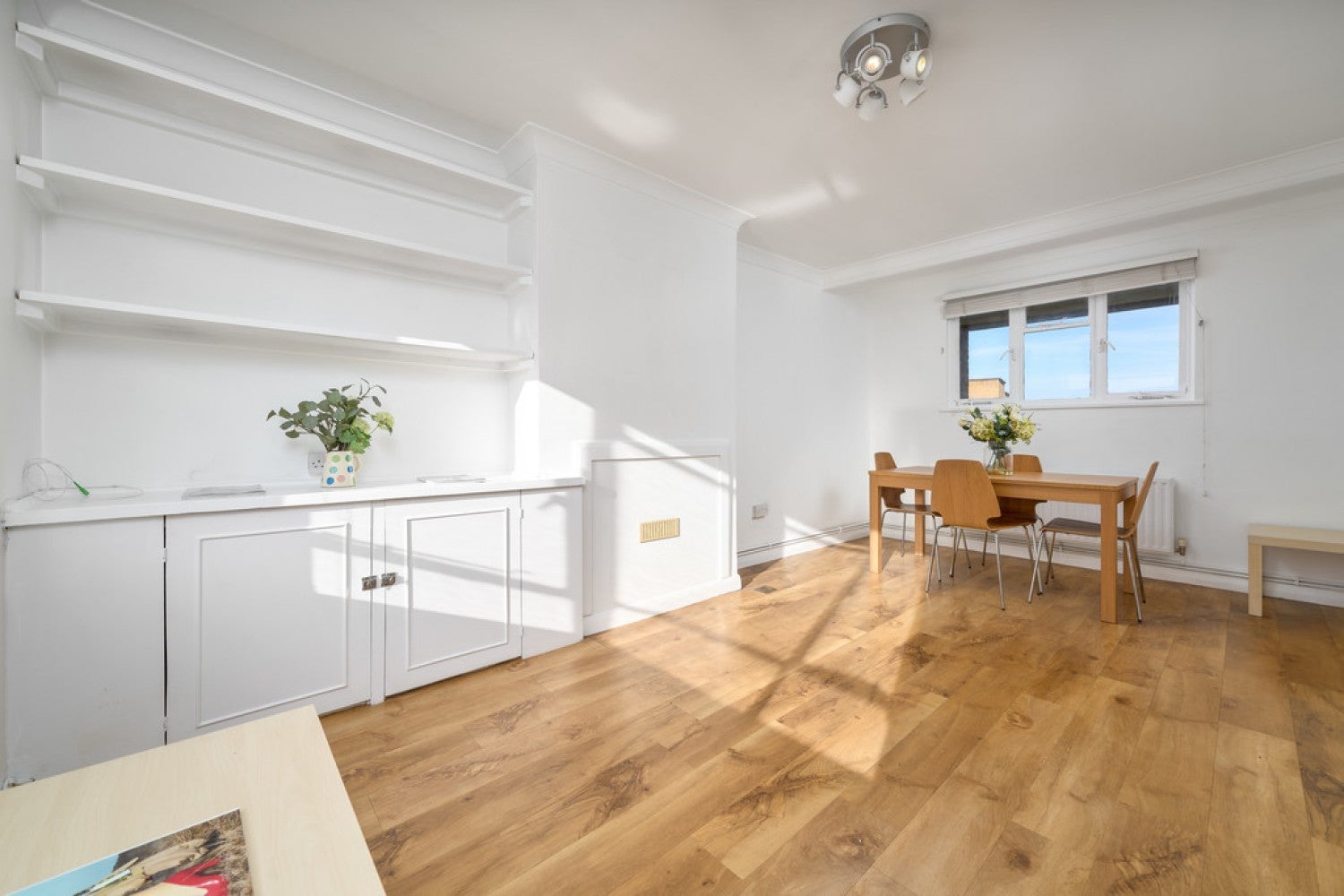 Flat Lavender Hill in Greater London