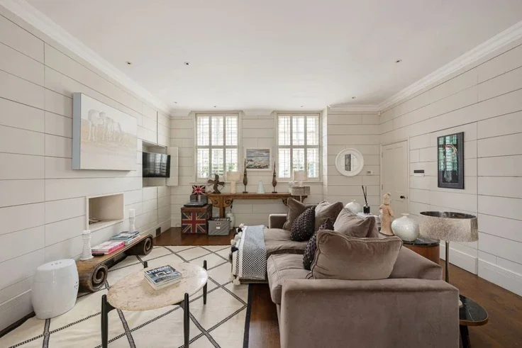 House Kersley Mews in Greater London