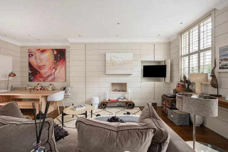 House Kersley Mews in Greater London