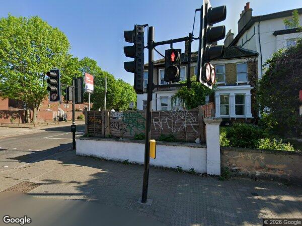 Flat Lausanne Road in Greater London