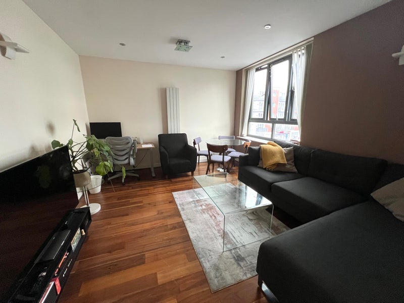 Flat Philpot Street in Greater London