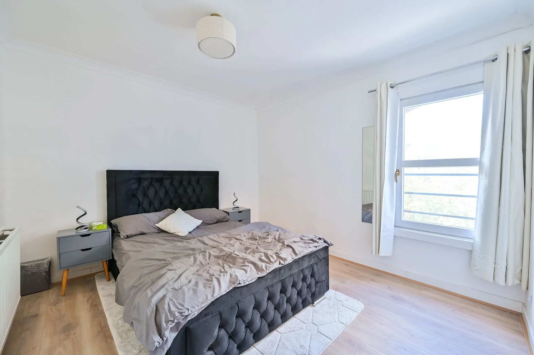 Flat Lant Street in Greater London