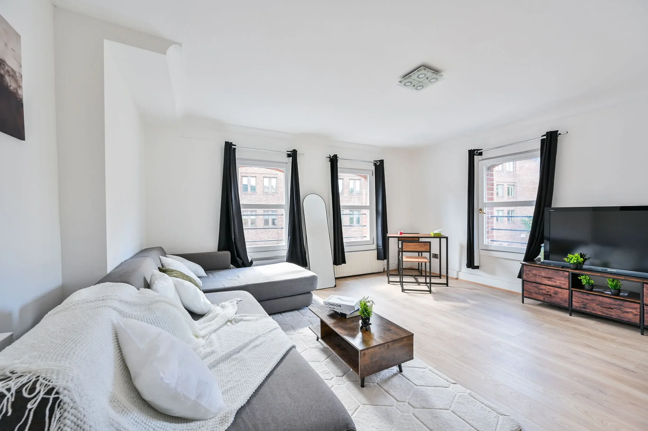 Flat Lant Street in Greater London