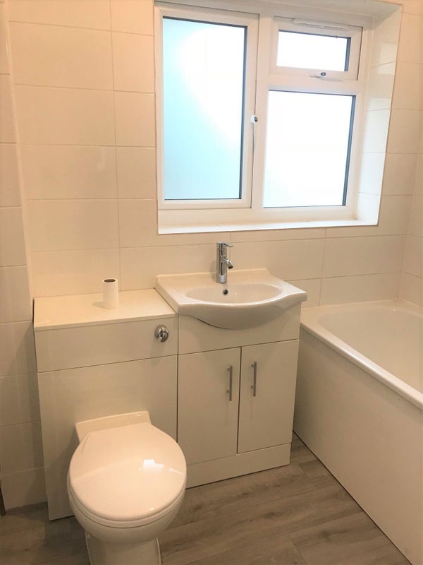 Room Mills Grove in Greater London