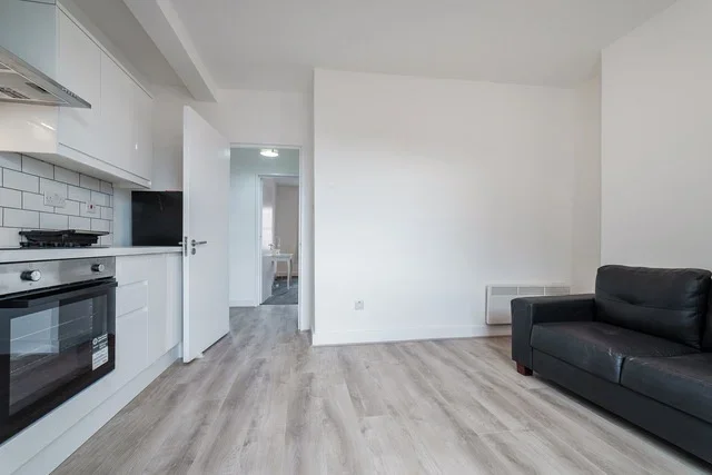 Flat Finchley Road in Greater London