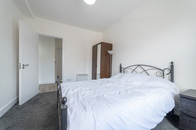 Flat Finchley Road in Greater London